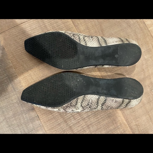 Stuart Weitzman Snakeskin Shoe - Picture 10 of 11
